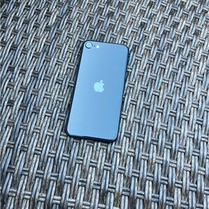 iPhone SE 3rd Gen 128gb Blue iC Bypassed Untethered